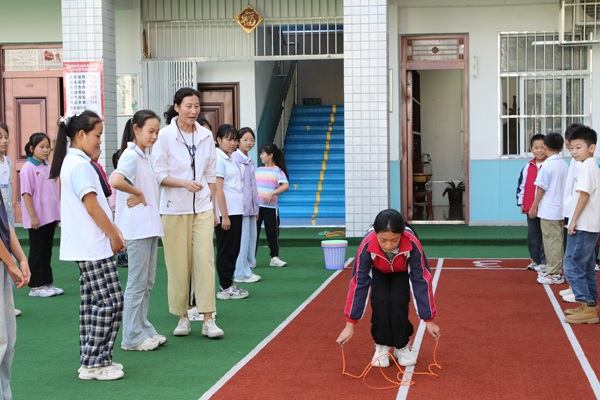 商州區政協委員、城關中心小學體育老師羅潔(1697826)-20250911091645.jpg